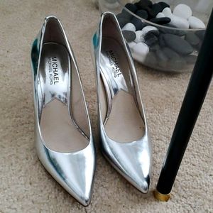 Micheal Kors Pumps!